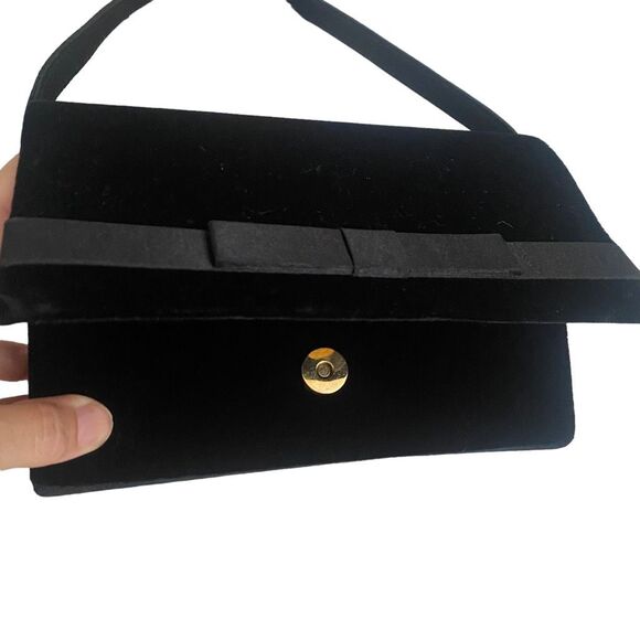 Black Velvet Clutch Shoulder Bag Evening Purse with Strap NWOT Bow, S23 - Picture 4 of 8